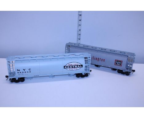 Two O gauge wagons 