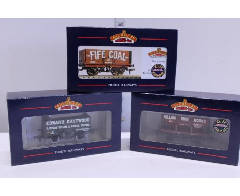 Three boxed Bachmann wagons 