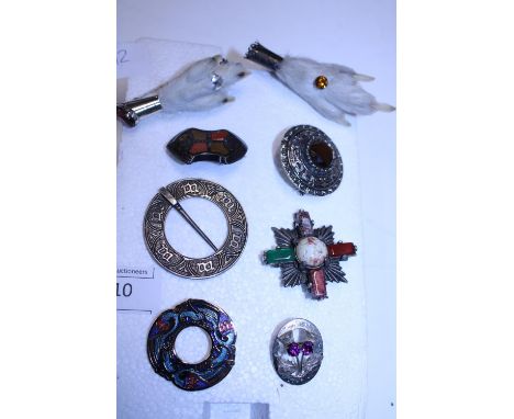 A selection of Scottish/Celtic style brooches 