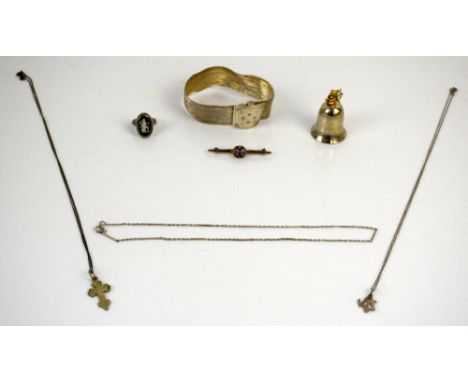 Costume jewellery, including silver amethyst and marcasite bar brooch, silver Wedgwood ring, size K, bar link chain, silver f