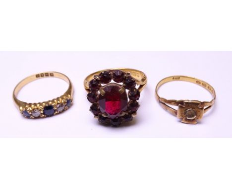 THREE 18 &amp; 22CT GOLD RINGS to include an 18ct diamond and blue Sapphire dress ring, size O, 3.4grms and two 22ct gold rin