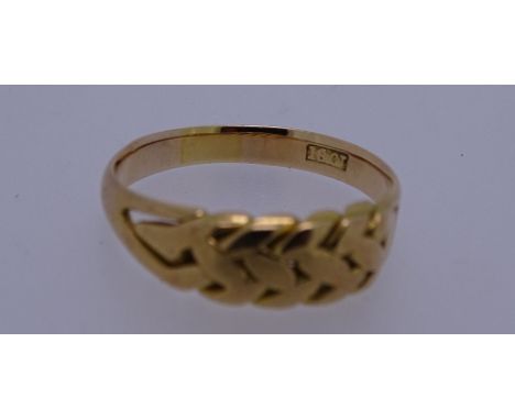 AN 18CT GOLD HALF WEAVE STYLE DRESS RING, 4.6grms, size Q