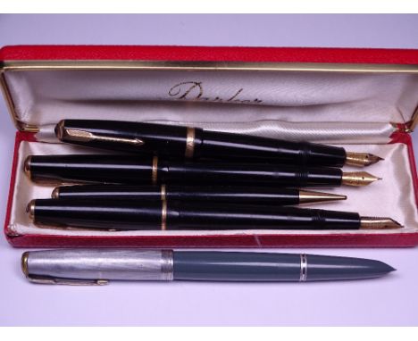PARKER - Vintage (1950s) collection of a Black Parker Duofold fountain pens and pencil comprising: 1 Duofold New Standard fou