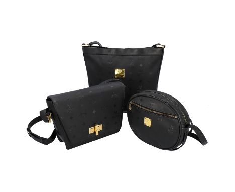 MCM VINTAGE Konvolut. Drei Taschen aus beschichtetem Textil in Schwarz mit Details aus Leder und goldfarbener Hardware. Jewei