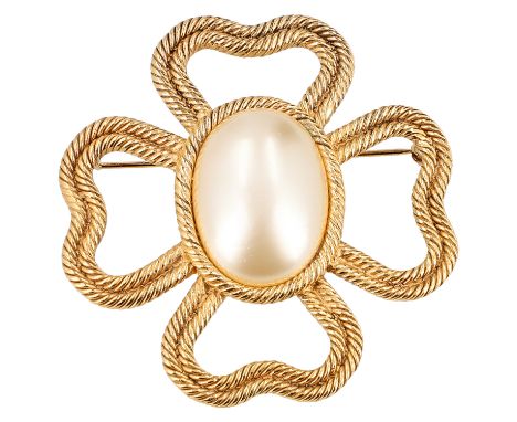 CHANEL VINTAGE Brosche, Koll.: 1994 Herbst. Florales Modell aus goldfarbenen Blättern in Kordeldesign mit einer ovalen Kusntp