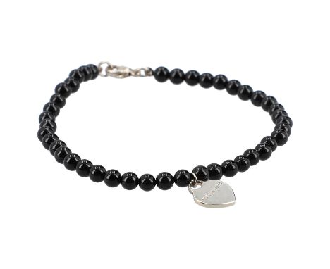 TIFFANY &amp; CO Armkette "RETURN TO TIFFANY". Kugelarmband aus schwarzen Perlen mit Herzanhänger aus Sterlingsilber. Staubbe