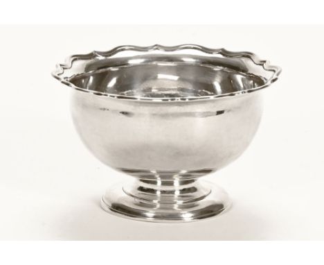 A George II Edinburgh silver small bowl, 1728, maker James Mitchelson I.  225 grams, height 8 cm, diameter 13 cm.   CONDITION