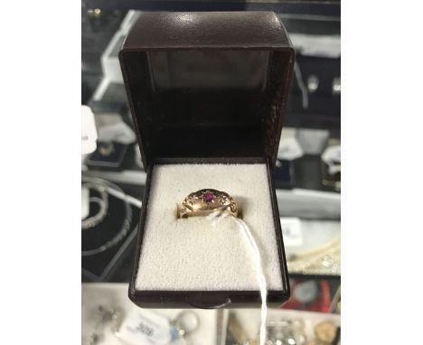 15 CT GOLD , RUBY & DIAMOND 3 STONE RING