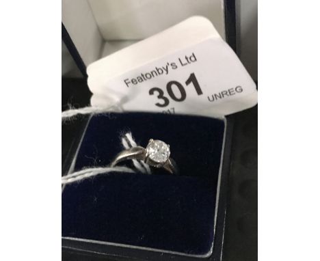 SILVER & LARGE C.Z SOLITAIRE STYLE RING