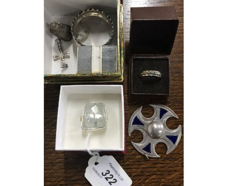 1 BOX OF SILVER JEWELLERY & AQUAMARINE SILVER RING