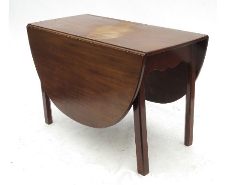 A Georgian mahogany oval gate leg table, raised on four chamfered legs, 60ins x 44.5ins 