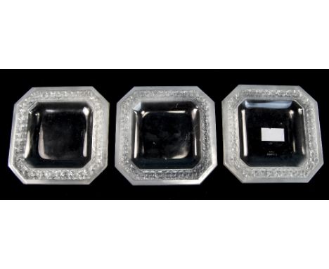 Rene Lalique Set of Three Square Shaped Shallow Glass Dishes, with Daisy Decoration Borders, Signer R. Lalique. Each Dish 6.2