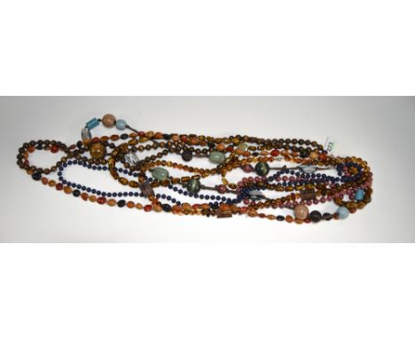A Good Collection of Various and Assorted Beaded Vintage Necklaces of Various Colours, Sizes and Lengths. Some Amber, Agate e