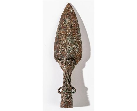 FRÜHE CHINESISCHE SPEERSPITZE, Bronze, ca. 1800-900 v. Chr. FRÜHE CHINESISCHE SPEERSPITZEBronze, Shang- bis frühe westliche Z