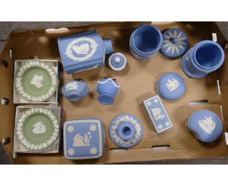 A collection of Wedgwood Jasperware to include tea caddy, lidded boxes, pin dishes, lighter, etc (1 tray) 