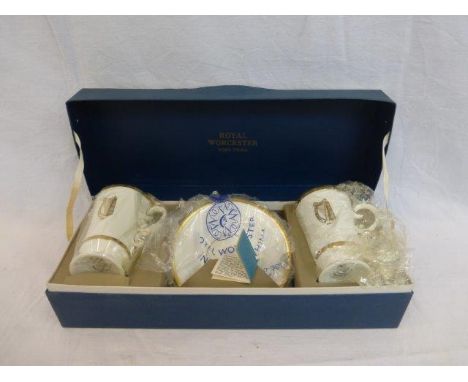 A Royal Worcester 1961 boxed set of ceramics titled The Harp of Ireland. 