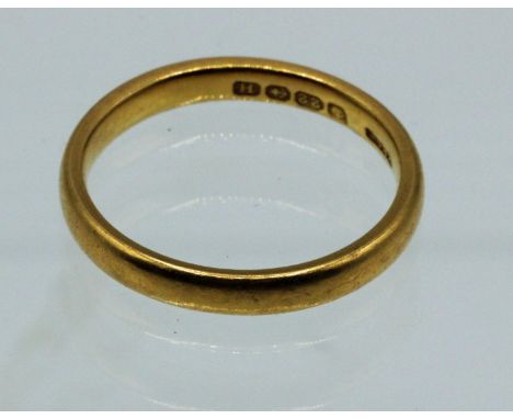 22ct Gold Wedding Band 3.78gms. Ring size N. Maker KBSF. Hallmarked Birmingham 1932. 