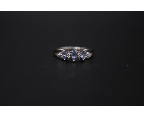 Ladies 9ct White Gold Iolite set ring Size N 