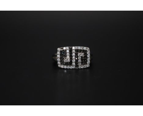 Ladies Heavy 9ct White Gold Black and White Diamond Greek Key pattern design ring. Size N 