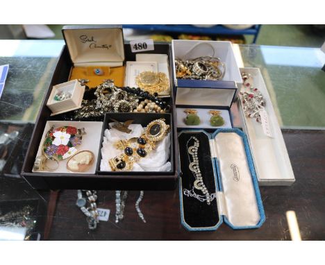Collection of assorted Costume and Silver jewellery to include Rings, Chains, Brooches etc