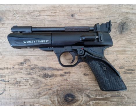 A Webley & Scott Tempest .22 calibre air pistol, 22cm long, with manual and box. (BUYER MUST BE 18 YEARS OLD OR ABOVE AND PRO