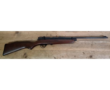 An SMK .22 calibre Co2 bolt action air rifle, serial no.XS78C02, 100cm long. (BUYER MUST BE 18 YEARS OLD OR ABOVE AND PROVIDE