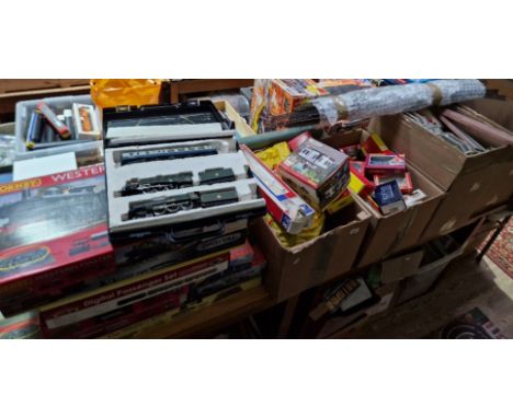 A large collection of model railway item to include 2 x Hornby locomotives with tenders, a Hornby Western Mastewr set, Bachma