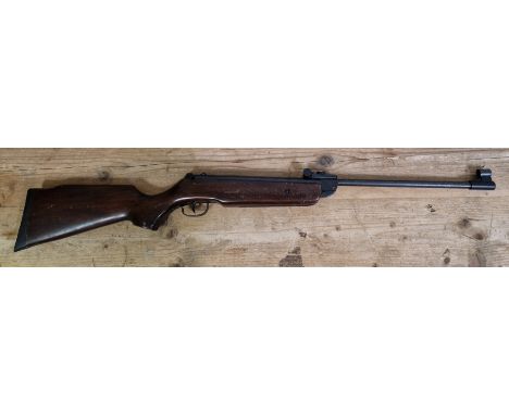 A Chinese QB15 .177 calibre air rifle, 98cm long, serial no.W800154. (BUYER MUST BE 18 YEARS OLD OR ABOVE AND PROVIDE PHOTO I