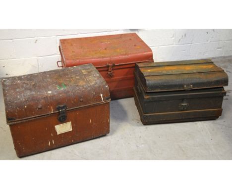Three vintage metal trunks, width of the largest 70cm (3).