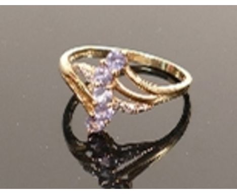 9ct gold ladies dress ring set light purple &amp; white stones: Size R, weight 1.9g. 