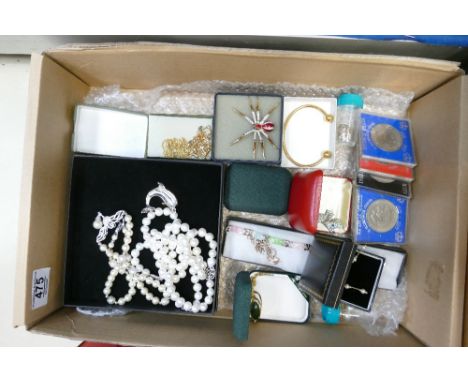 Good job lot of jewellery including 14ct gold &amp; pearl earrings: Lots of interesting pieces bracelets, chains pendants, ea