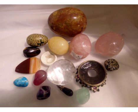 Collection of stones and pendants. UK P&amp;P Group 1 (£16+VAT for the first lot and £2+VAT for subsequent lots) 