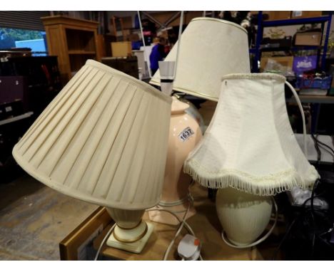 Five ceramic based table lamps. All electrical items in this lot have been PAT tested for safety and have passed. This does n