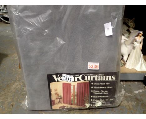 Pair of Velour lined thermal curtains, 168 x 228cm. Not available for in-house P&amp;P 