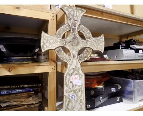 Welsh Anvil pottery large wall hanging celtic cross, H: 60 cm. Not available for in-house P&amp;P 