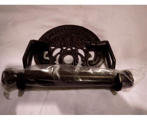 Cast iron St Pancras toilet roll holder. UK P&amp;P Group 1 (£16+VAT for the first lot and £2+VAT for subsequent lots) 