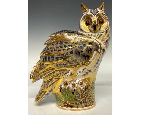 A Royal Crown Derby Prestige paperweight, Long Eared Owl, designed by Tien Manh Dinh, limited edition 114/300, gold stopper, 