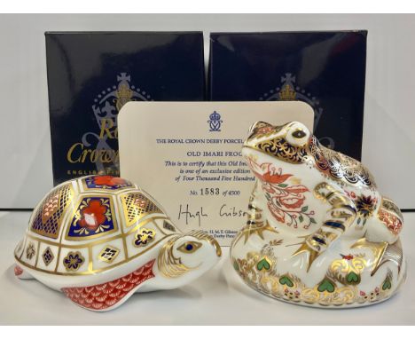 A Royal Crown Derby paperweight, Old Imari Frog, printed in the 1128 pattern, limited edition 1,583/4,500, gold stopper, 8cm 
