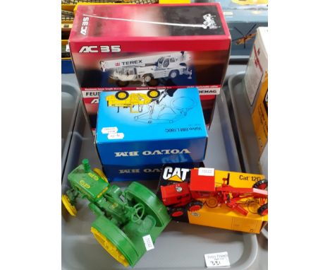 Collection of diecast model and other vehicles, mostly in original boxes to include: Corgi Classics Heavy Haulage 17701 Pickf