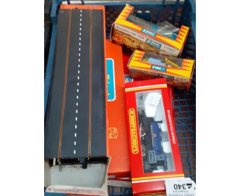 Tray of Tri-ang Minic motorways electric scale OO gauge models items to include: double straight rails, breakdown lorry, Bedf