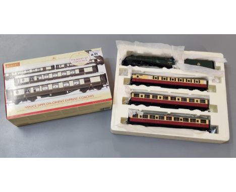 Hornby OO scale model railways R4254 boxed set coach pack for use with Venice Simplon-Orient Express together with Hornby OO 