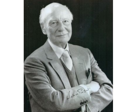 Sir John Gielgud signed 6x5 black and white vintage photo. Sir Arthur John Gielgud, OM, CH ( 14 April 1904 - 21 May 2000) was