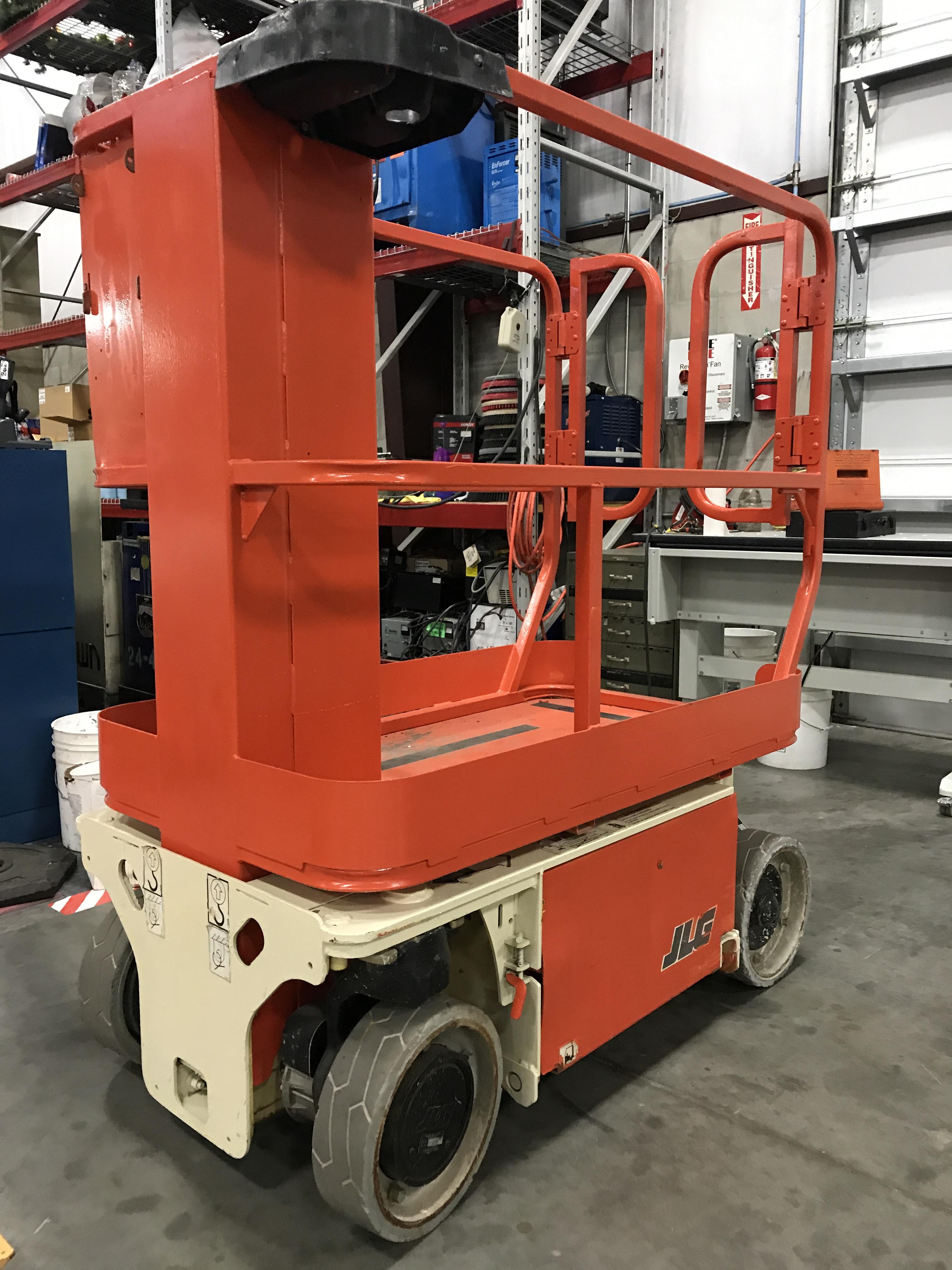 JLG SCISSOR LIFT MOD. 1230ES, 24V, BUILT IN BATTERY CHARGER