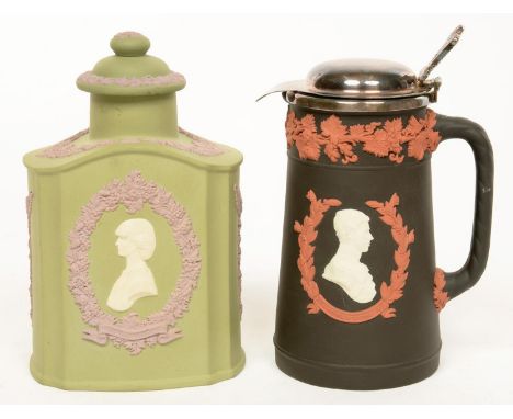 A WEDGWOOD EPNS MOUNTED BLACK JASPER ROYAL WEDDING COMMEMORATIVE LIDDED JUG, ORNAMENTED IN WHITE AND RED JASPER WITH PORTRAIT