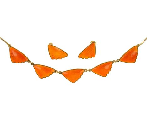 A NORWEGIAN ORANGE ENAMEL AND SILVER GILT BUTTERFLY WING NECKLACE AND EARRINGS EN SUITE, MARKED 925S WITH PARTIAL MAKERS MARK