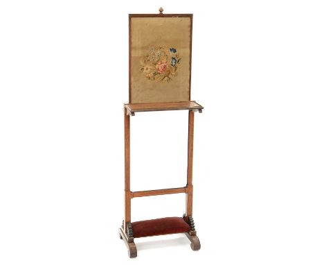 AN EARLY VICTORIAN ROSEWOOD CHEVAL FIRESCREEN WITH WOOLWORK BANNER, 38CM W 