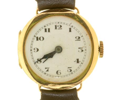 A SWISS 9CT GOLD LADY'S WRISTWATCH WITH ENAMEL DIAL, IMPORT MARKED LONDON 1926, LEATHER STRAP 