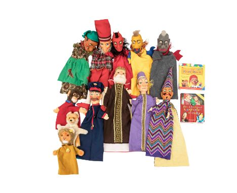 Konvolut aus 12 Handpuppen u.a. STEIFF, 1980er Jahre, 3 x STEIFF: Hand-Schimpanse, Hand-Löwe (je Knopf und gelbe Fahne) sowie