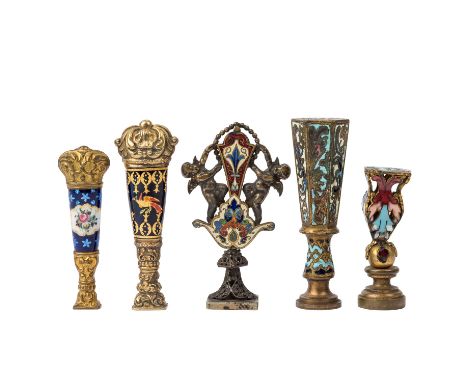 FÜNF PETSCHAFTEN MIT CLOISONNEARBEI BZW. EMAILMALEREI, 19. / 20. Jh., Bronze bzw. vergoldetes Metall, Monogrammstempel, einma
