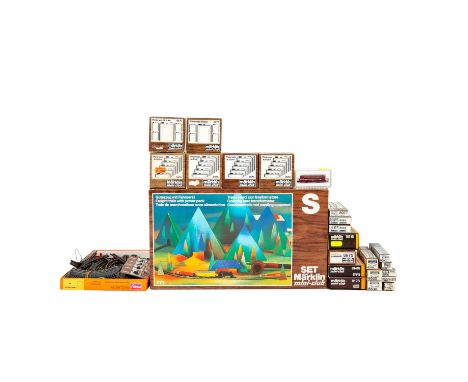 MÄRKLIN miniclub Konvolut aus 4 Loksets und Zubehör, Spur Z, darunter Schienenwagen 8816 und Beiwagen 8817; Zugpackung 'Nahve